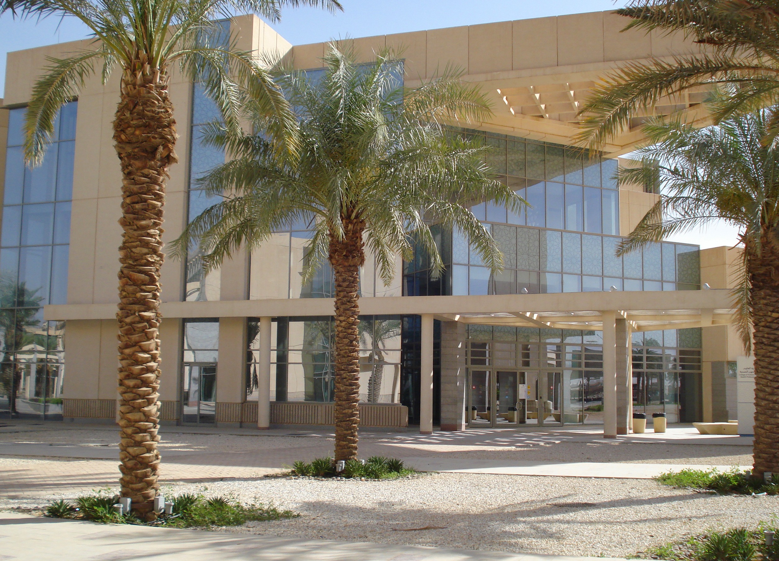 2014-05-12 - King Saud Eingang + Vorplatz_R